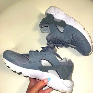 Nike Huaraches size 6